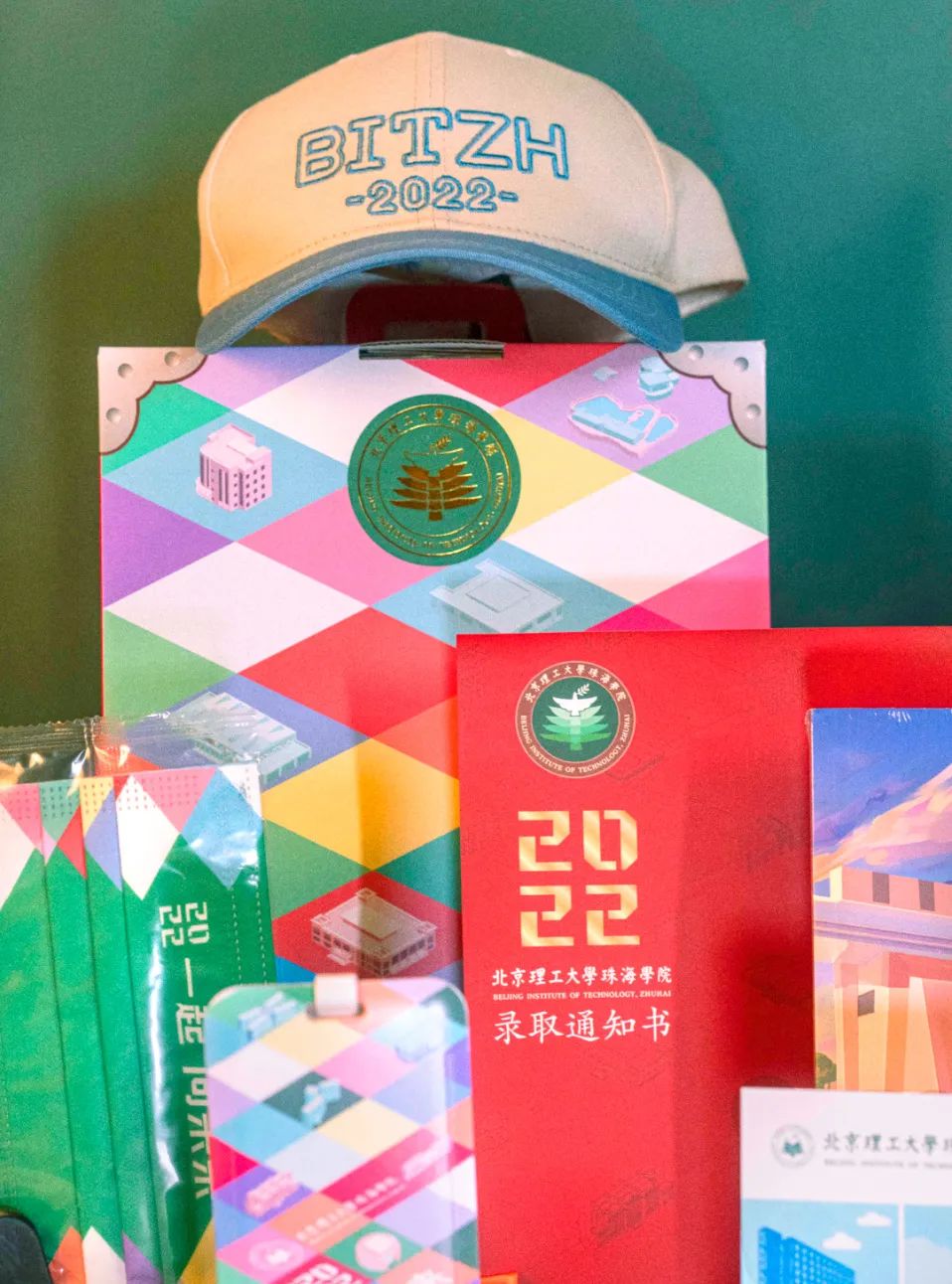 超多高校2022年录取通知书闪耀亮相！快查查，你的录取通知书到哪了？