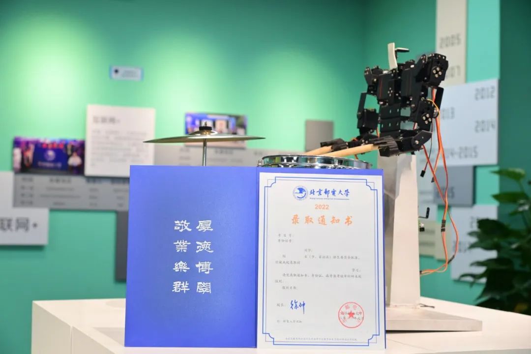 超多高校2022年录取通知书闪耀亮相！快查查，你的录取通知书到哪了？